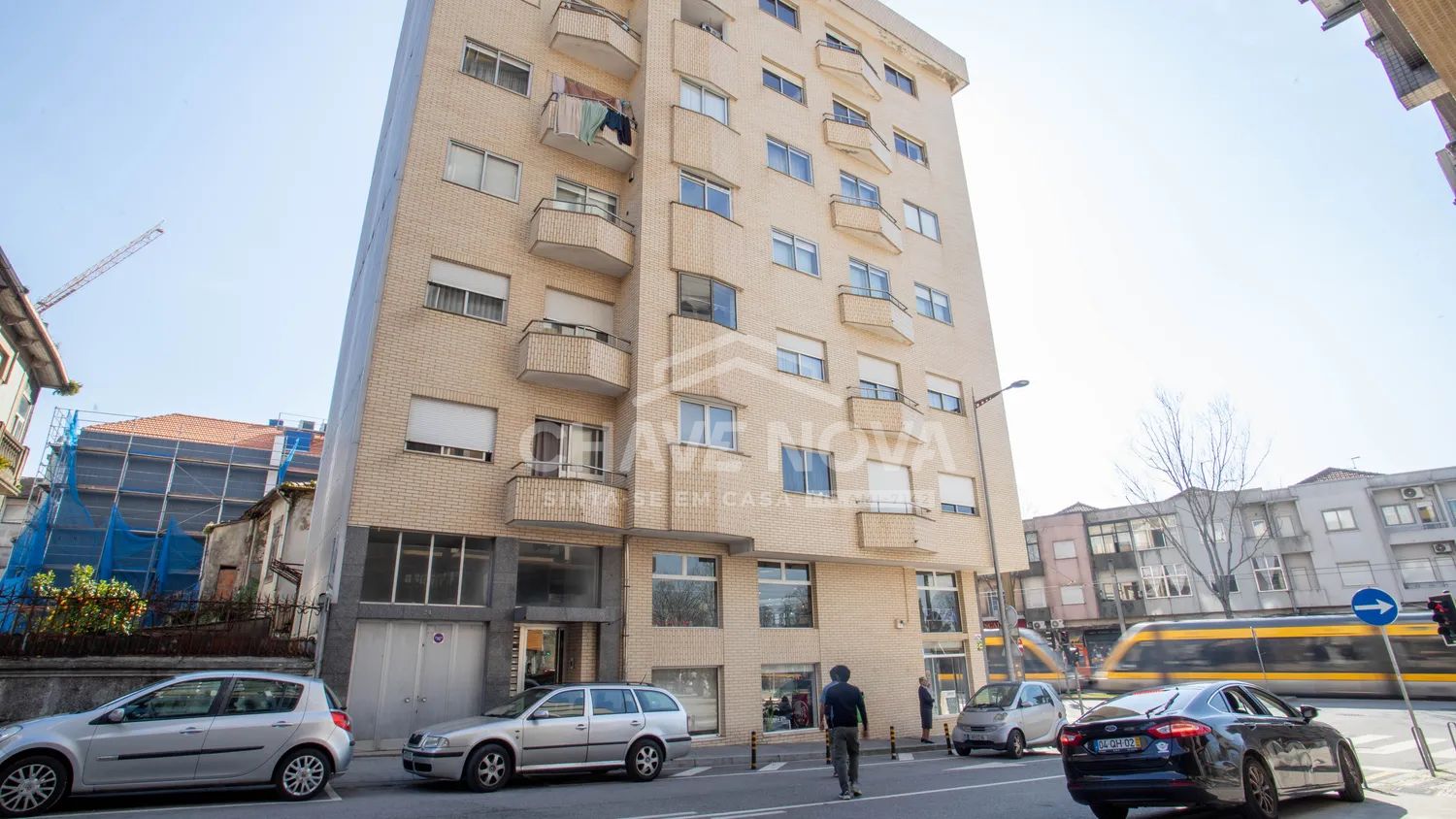 Garagem / Armazém Independente com 256 m² na Avenida da República