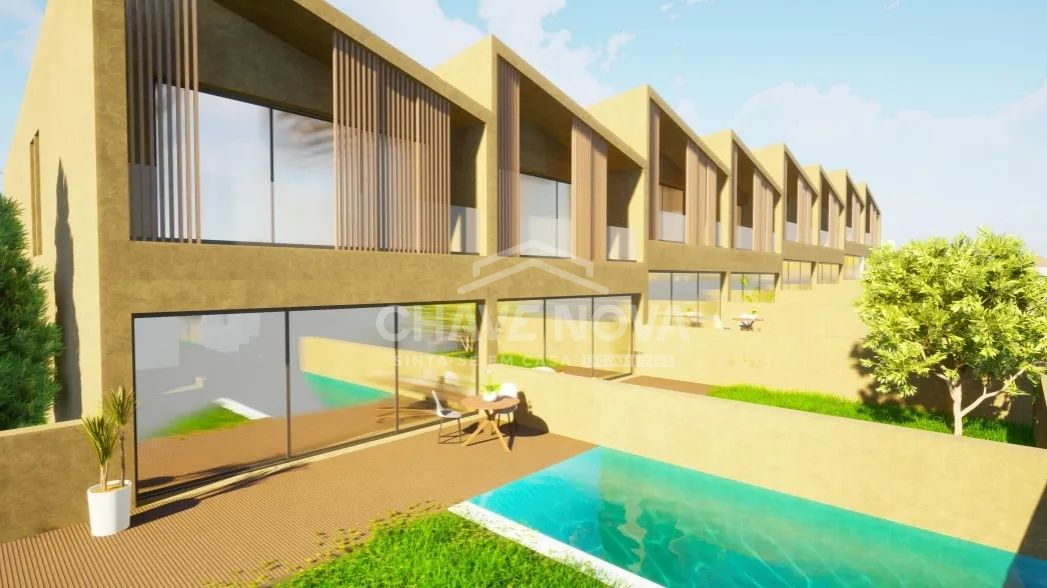 Terreno 2245m² com Projeto Aprovado para 8 Moradias com Piscina a 3 Minutos da Praia de Lavadores