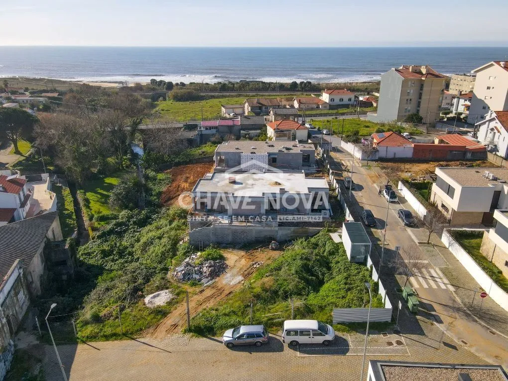 Moradia T3+1 de Luxo c/ Piscina em São Félix da Marinha (a 400 metros da Praia )