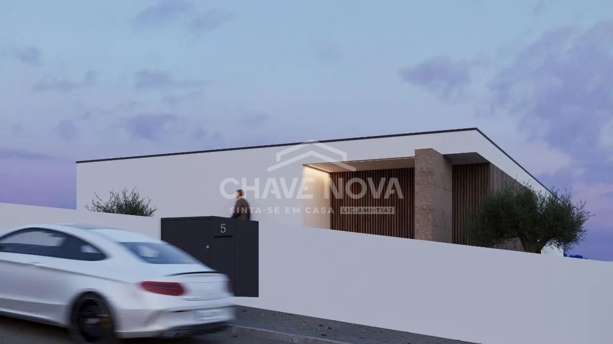 Terreno com 1.045m² e Estudo Prévio | Excelente Localização Próxima da EN1 e A1
