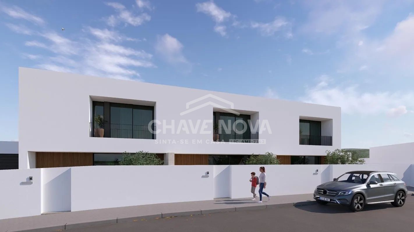 Moradias T3 Novas com Jardim e Garagem – Pedroso
