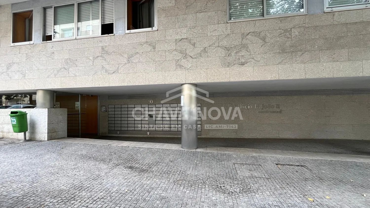 Apartamento T0 com garagem, varanda e arrumos — Santa Marinha, Vila Nova de Gaia