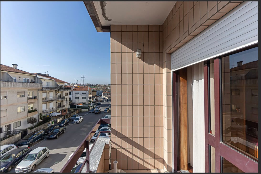Apartamento T2+1 c/Varanda e Lug. Garagem em Oliveira do Douro 