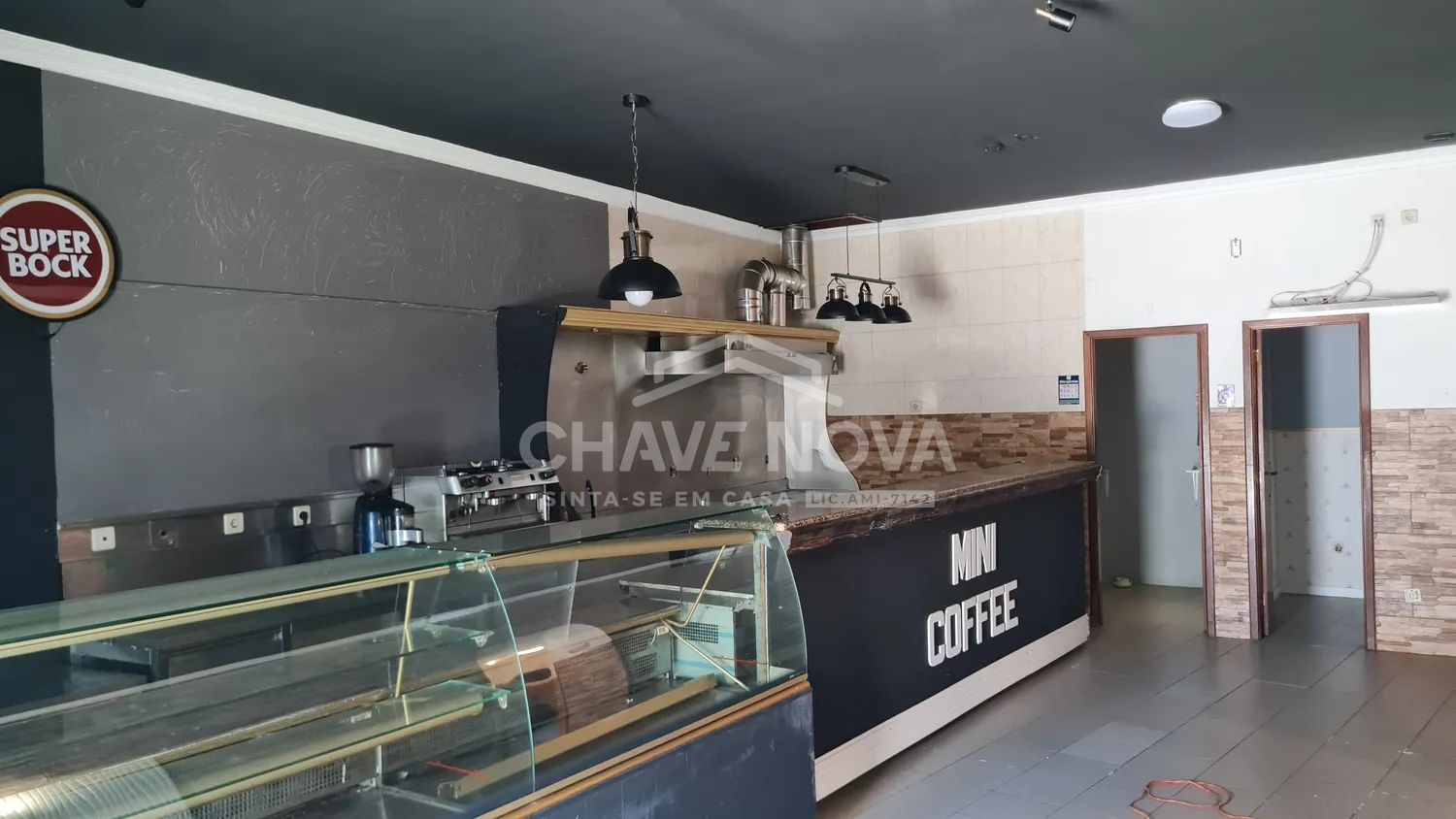 Café  / Snack Bar à Venda, a 2km da Praia da Madalena